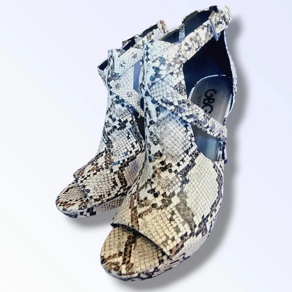 GBG by Guess | Platform Snakeskin Grey & White Heels | Size 7 | 4" Inches | - Picture 3 of 11